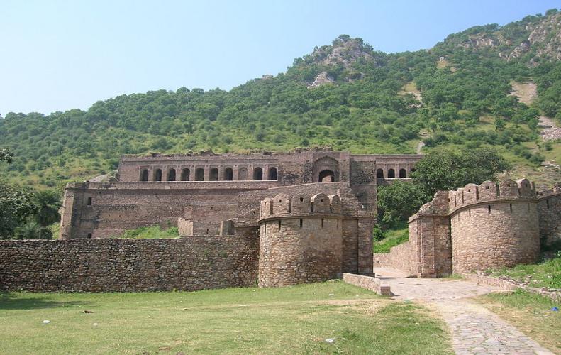 Bhangarh Fort of rajasthan that is too attractive ...